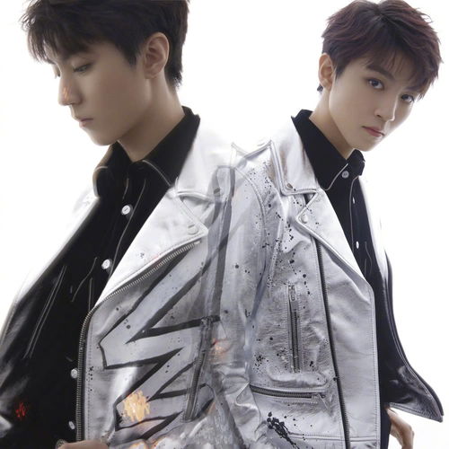 tfboys打破塑料兄弟情,衬衫叠穿银色夹克,终于告诉王俊凯