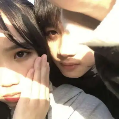 情侣头像亲嘴双人情头