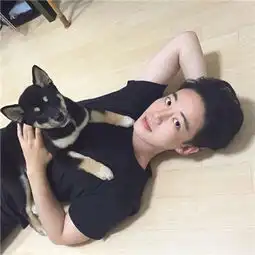 抱猫的情侣头像狗狗
