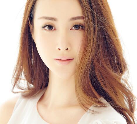  她被人称之为氧气美女,气质独特,身材俱佳