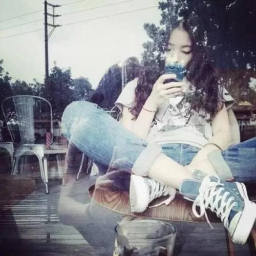  双重曝光女生侧面头像,也有部分双重曝光背影女生头像