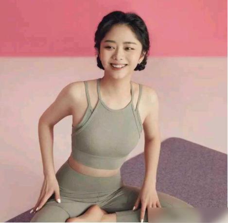  高中生专业户谭松韵晒健身照,少女感十足,网友确定31岁