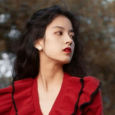  林鲸落红色系列女生唯美头像.