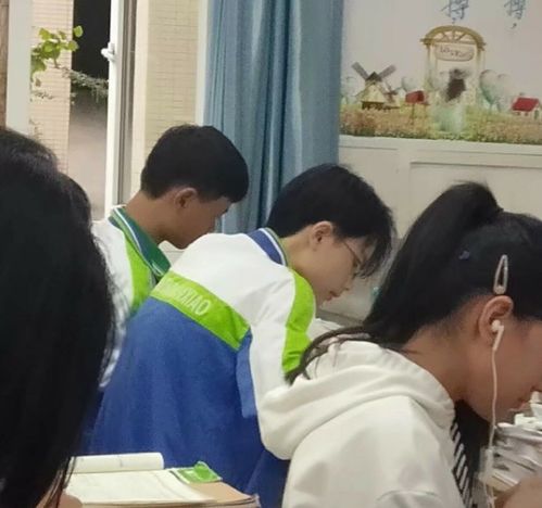  女生在体育课上这四种行为,自己认为很丑,男生看后却很喜欢
