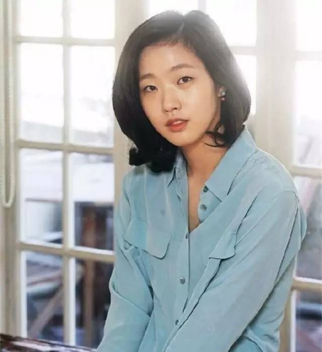  单眼皮女生弄什么发型好看