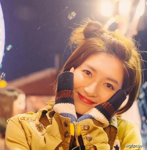  江疏影又换新发型,扎上花瓣丸子头,嫩回了18岁少女样儿
