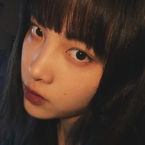  18张超奈斯ins风的女生头像