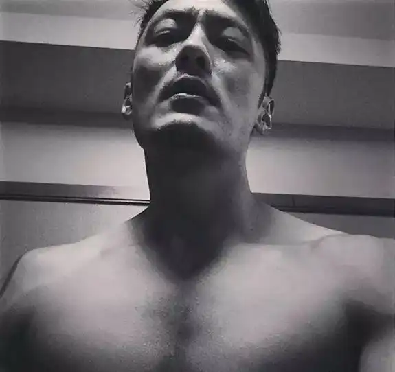  余文乐迎娶170白富美,靠的就是这身霸气侧漏的肌肉
