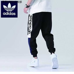  阿迪达斯三叶草运动装