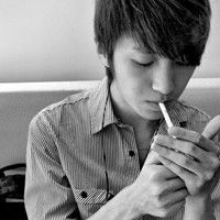  孤寂冷酷非主流男生头像有一种目光