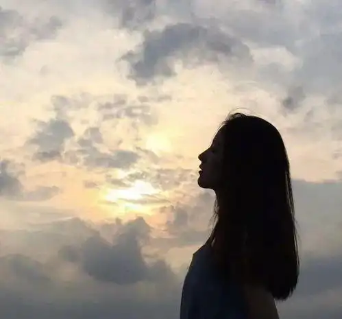  我的公务员丈夫,出轨后被小三逼辞职,哭着求我救救他郑凯