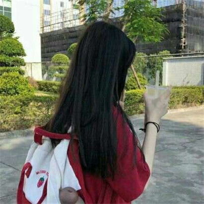  红色系女生头像可爱,本质也是个爱笑的人