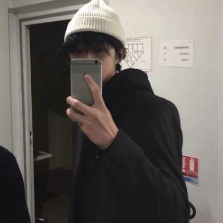  特别伤感的男生头像,比较伤心很颓废的样子
