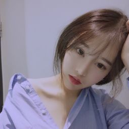  请问有人知道这个网红妹子的名字是叫什么吗