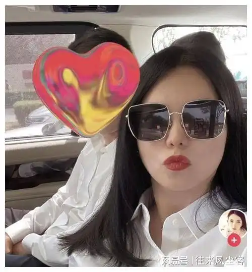  王岳伦发文宣布离婚,爆料李湘已有新欢疑似曾与新男友穿情侣装