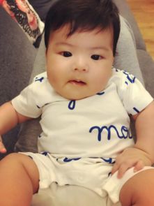  贾静雯晒小女儿正面照再造谣bo妞会生气哦
