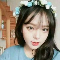  穿浅蓝色衣服美女图片做微信头像