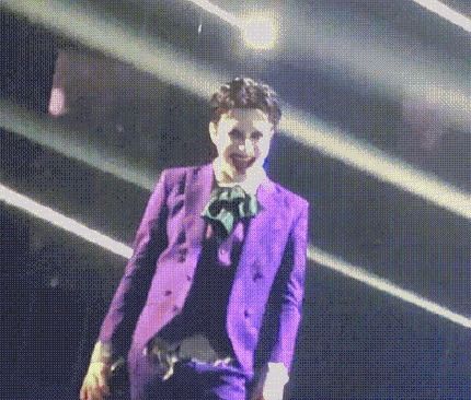  薛之谦的小丑妆真不错,但依旧有网友吐槽不好看,因为李雨桐