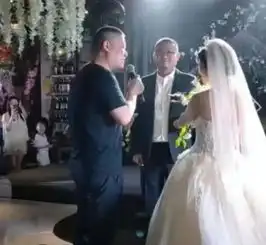  岳云鹏开豪车参加姐姐婚礼,送房产送诸多礼金,婚礼祝福真挚感人