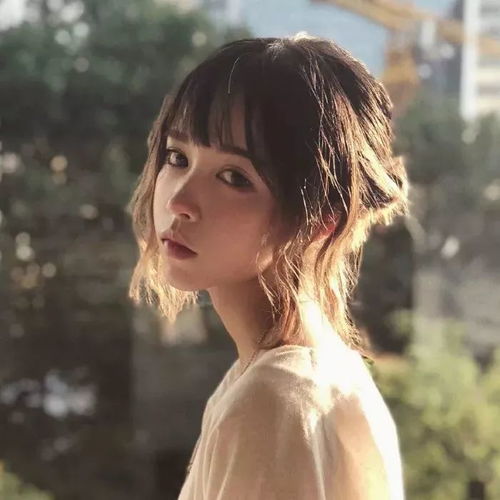  伤感忧郁的气质女生头像