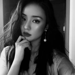  女头像霸气高冷黑白单纯的小成熟