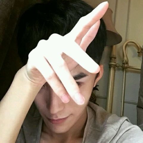  心理学情商越低的男生,越喜欢做这3件事,难怪人缘差