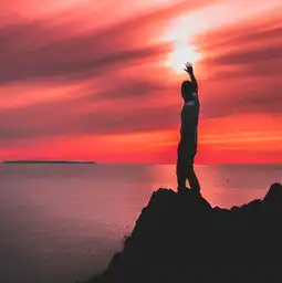 男生背影海边黄昏头像
