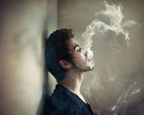  求男生头像抽烟的那种,不要非主流