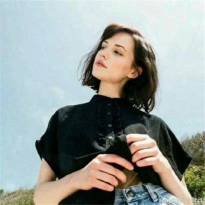  2020好看ins风欧美女生头像,微微的笑了太美丽了