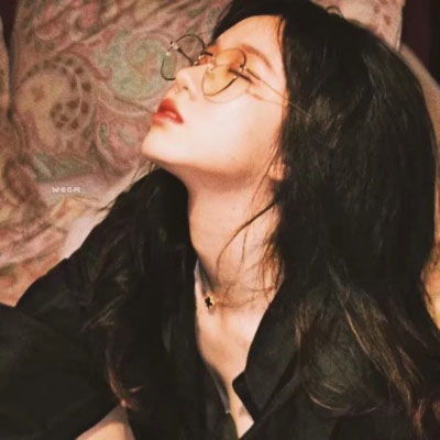  网图女生头像霸气高冷女汉子输给了装逼的萌妹子
