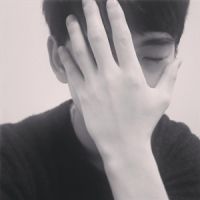  孤独男人喝酒背影唯美图片微信头像图片大全