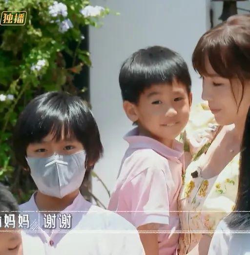  kimi在综艺节目罕见露面,近照变胖神似费曼,7年都没换发型