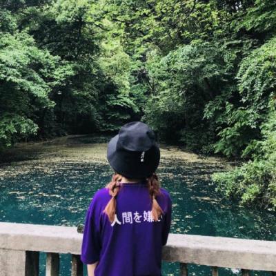  高冷宠溺的情侣头像爱你不止一点点