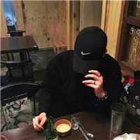  男生头像戴帽子遮脸