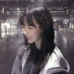  侧颜漂亮女生长发头像