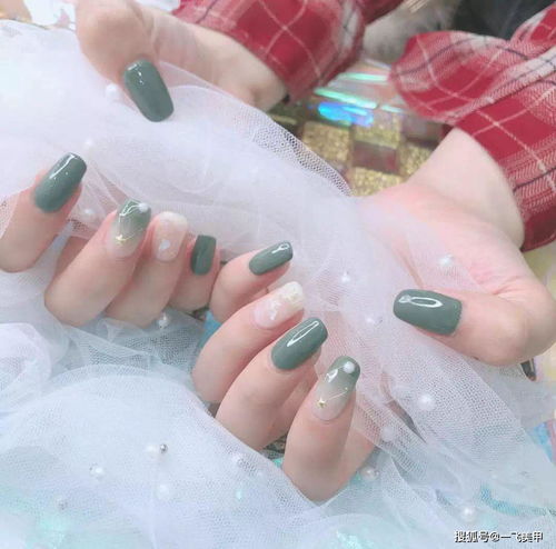蓝色系女生头像美甲