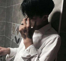  男生还不满18岁,睡前出现这3个表现,基本都是在长个子