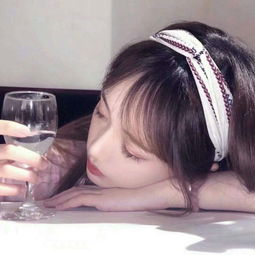  侧颜漂亮女生长发头像