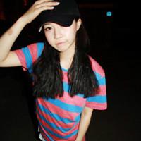  求黑底女头像