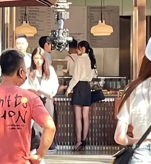  baby与小12岁的赖冠霖演情侣,两人同框照曝光,有没有cp感