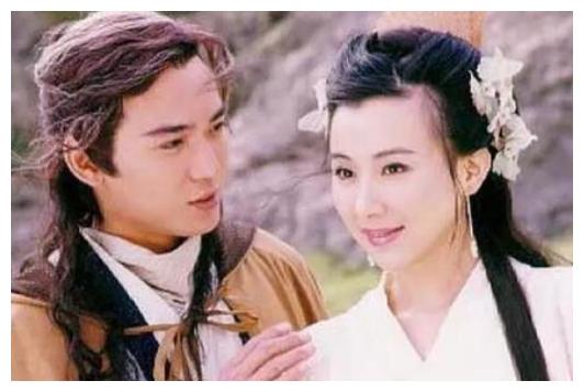  被吴京宠,靠女扮男装成名的龙小云张辰,今31岁美成这样