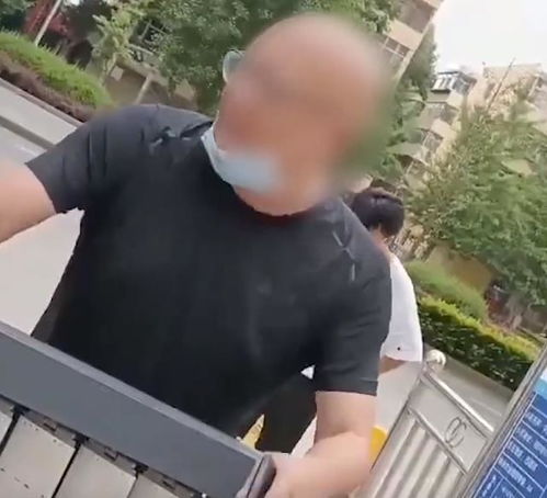  我是业主,养活你的甘肃一男子不戴口罩辱骂防疫人员行拘14日