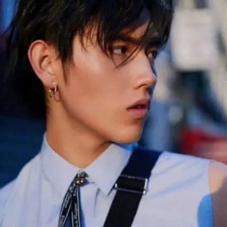  男生头像qq头像男生带字超拽,世界什么都好只是我太孤独了第197期
