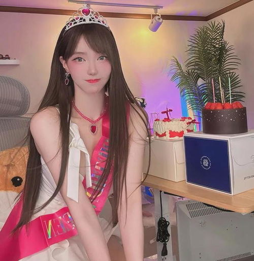  美女图百变女神清纯与性感并存