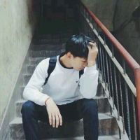  带忧郁气质的伤感男生qq头像大全世界太小还是丢了你