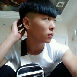  今天走在路上,遇到了一个让我心动的男孩,以后可能永远不会再见到了吧