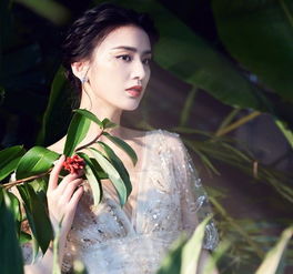  黄圣依电影节穿两套礼服亮相,仙气飘飘,突显甜美少女气质