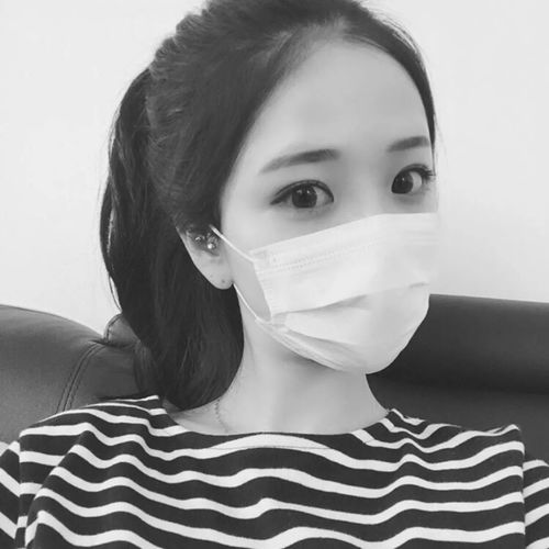  黑白女生头像