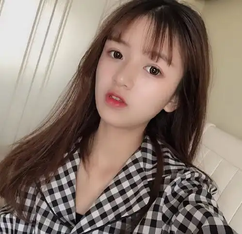  王乐乐高调秀恩爱后,允恩火了,眼尖网友发现她裤链不对