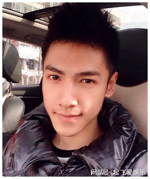  男明星出道前成毅中二,任嘉伦非主流,看到罗云熙花美男一个